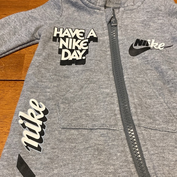 Nike Kids Size Newborn Grey Hooded Have a Nike Day Zip Up Coveralls Streetwear - Picture 2 of 9